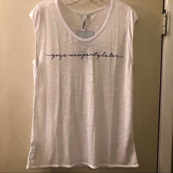 ❗️SOLD❗️Lorna Jane Yoga Now tank / t-shirt NWT - Picture 2 of 8
